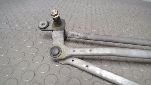 Foto: SCHEIBENWISCHERGESTÄNGE VORN eines Peugeot 306 Cabriolet 1.8 Lounge