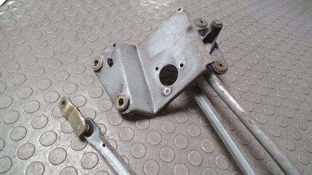 Foto: SCHEIBENWISCHERGESTÄNGE VORN eines Peugeot 306 Cabriolet 1.8 Lounge