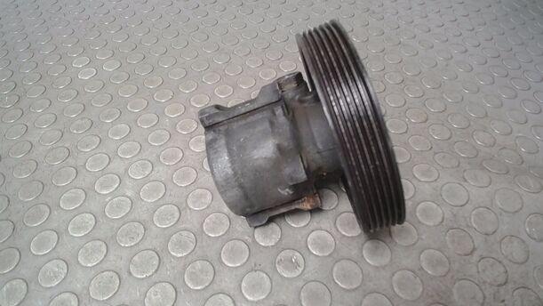 Foto: PUMPE SERVOLENKUNG/ SERVOPUMPE eines Peugeot 306 Cabriolet 1.8 Lounge