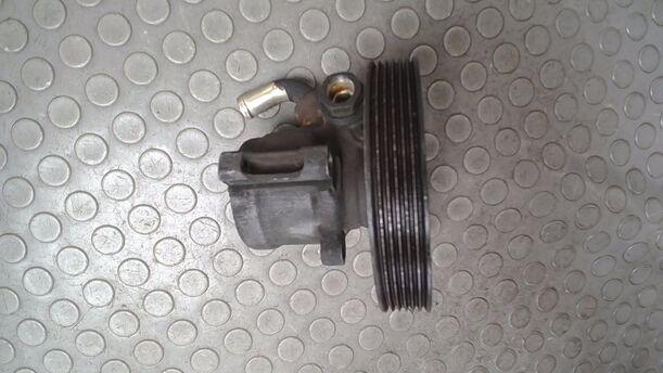 Foto: PUMPE SERVOLENKUNG/ SERVOPUMPE eines Peugeot 306 Cabriolet 1.8 Lounge