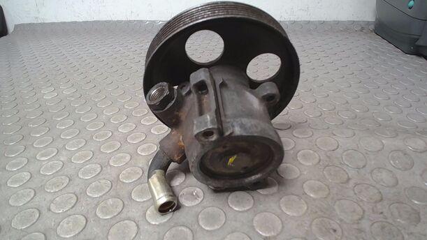 Foto: PUMPE SERVOLENKUNG/ SERVOPUMPE eines Peugeot 306 Cabriolet 1.8 Lounge