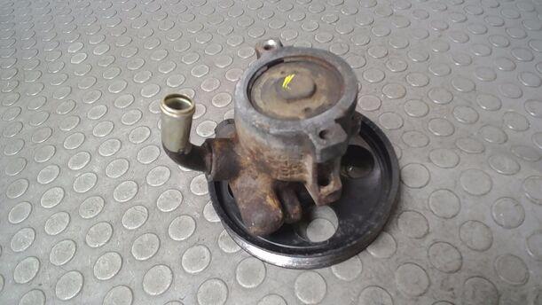 Foto: PUMPE SERVOLENKUNG/ SERVOPUMPE eines Peugeot 306 Cabriolet 1.8 Lounge