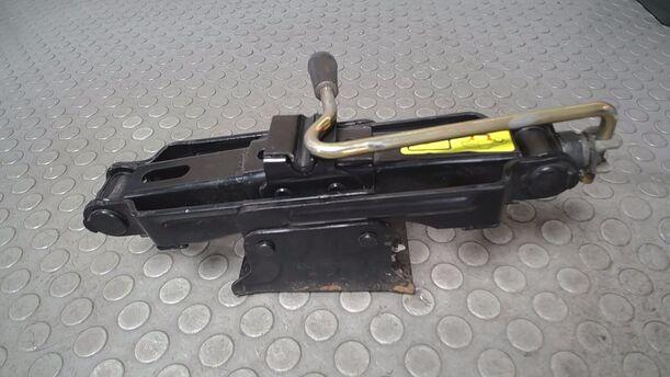 Foto: WAGENHEBER eines Peugeot 306 Cabriolet 1.8 Lounge