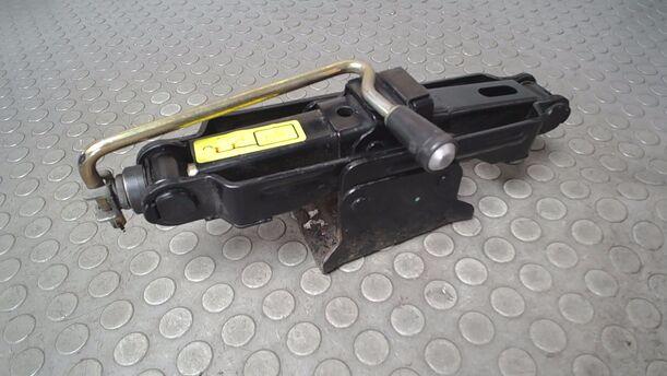Foto: WAGENHEBER eines Peugeot 306 Cabriolet 1.8 Lounge