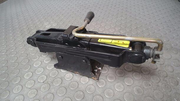 Foto: WAGENHEBER eines Peugeot 306 Cabriolet 1.8 Lounge