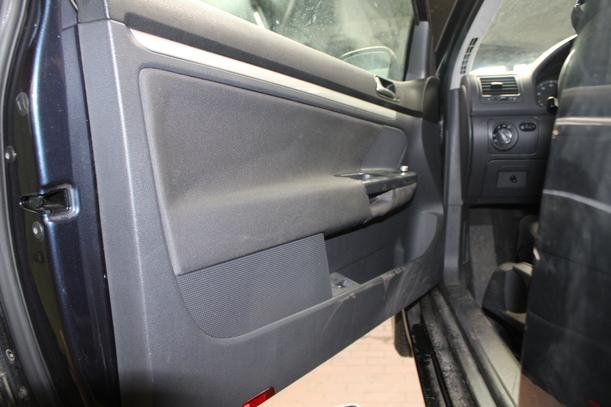 Foto: TÜR LINKS ( 2/3 TÜRER ) eines VW Golf 1.4 Lounge