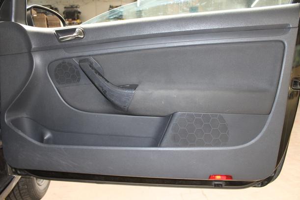 Foto: TÜR RECHTS ( LIMOUSINE 2/3 TÜRER ) eines VW Golf 1.4 Lounge