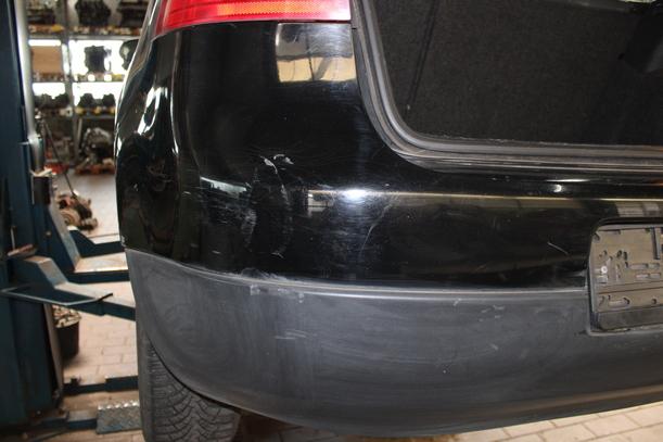 Foto: STOSSFÄNGER/ STOßSTANGE HINTEN ( LIMOUSINE ) eines VW Golf 1.4 Lounge