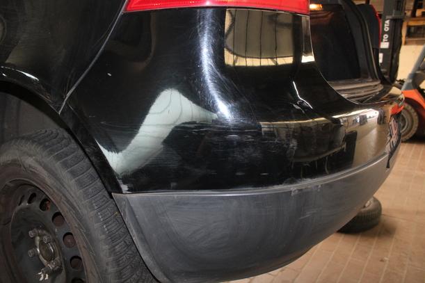 Foto: STOSSFÄNGER/ STOßSTANGE HINTEN ( LIMOUSINE ) eines VW Golf 1.4 Lounge