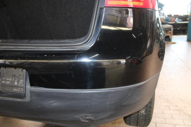Foto: STOSSFÄNGER/ STOßSTANGE HINTEN ( LIMOUSINE ) eines VW Golf 1.4 Lounge