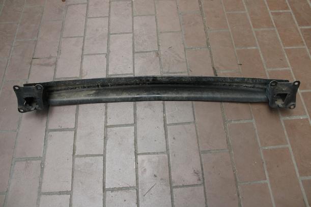 Foto: VERSTÄRKUNG HINTEN ( LIMOUSINE ) eines VW Golf 1.4 Lounge