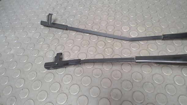 Foto: SCHEIBENWISCHERARME VORN eines VW Golf 1.4 Lounge