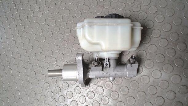 Foto: HAUPTBREMSZYLINDER eines VW Golf 1.4 Lounge