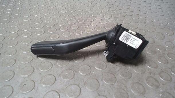 Foto: BLINKSCHALTER/ KOMBISCHALTER eines VW Golf 1.4 Lounge