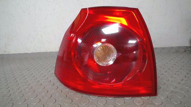 Foto: HECKLEUCHTE/ RÜCKLEUCHTE LINKS ( LIMOUSINE ) eines VW Golf 1.4 Lounge