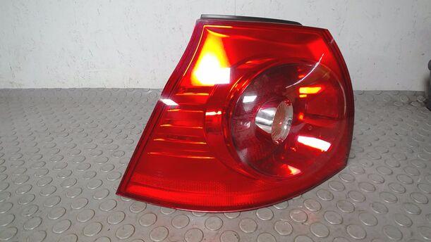 Foto: HECKLEUCHTE/ RÜCKLEUCHTE LINKS ( LIMOUSINE ) eines VW Golf 1.4 Lounge