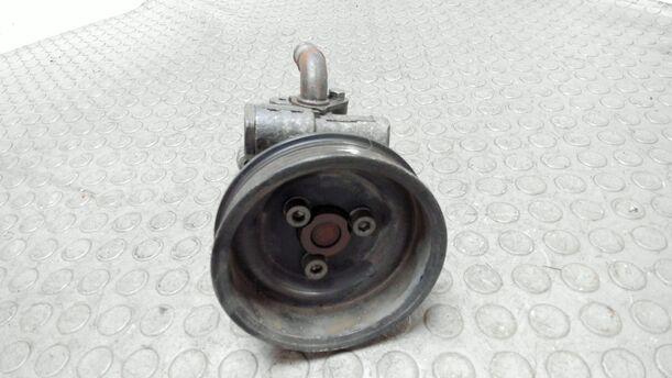 Foto: PUMPE SERVOLENKUNG / LENKGETRIEBEPUMPE eines VW Polo Lounge