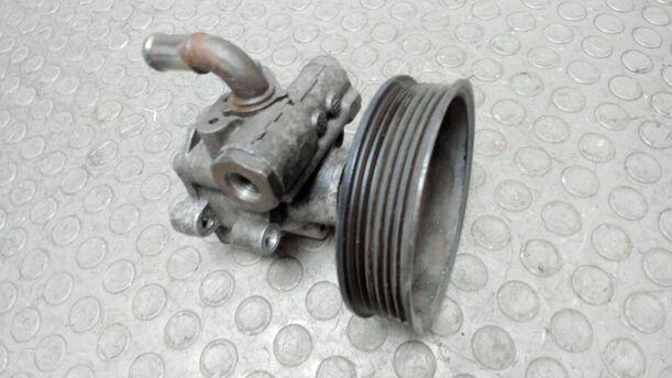 Foto: PUMPE SERVOLENKUNG / LENKGETRIEBEPUMPE eines VW Polo Lounge