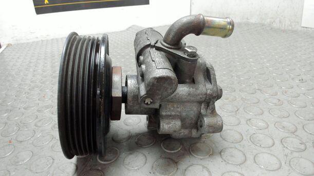 Foto: PUMPE SERVOLENKUNG / LENKGETRIEBEPUMPE eines VW Polo Lounge