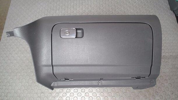 Foto: HANDSCHUHFACH eines VW Golf 1.4 Lounge