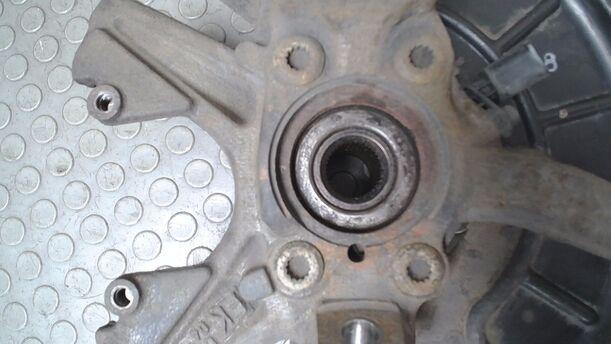 Foto: ACHSSCHENKEL VOR NRECHTS eines VW Golf 1.4 Lounge