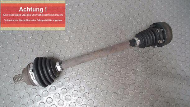 Foto: ANTRIEBSWELLE LINKS ( SCHALTGETRIEBE ) eines VW Golf 1.4 Lounge