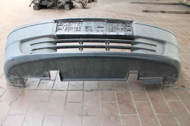Foto: STOSSFÄNGER/ STOßSTANGE VORN ( 2001-2003 ) eines Fiat Strada 1.9 D Lounge