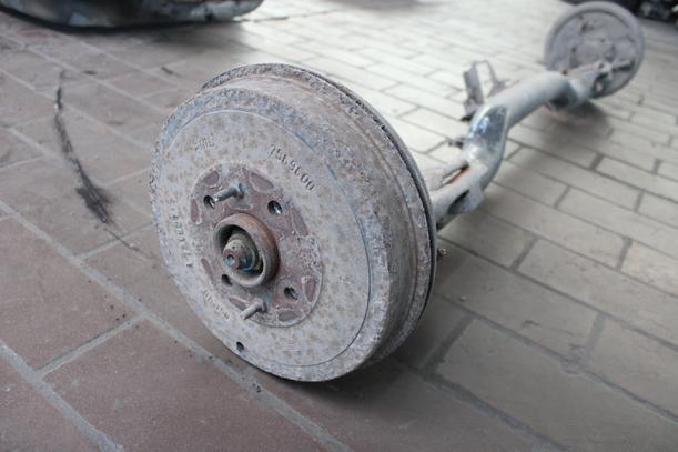 Foto: HINTERACHSE ( 2001-2003 ) eines Fiat Strada 1.9 D Lounge