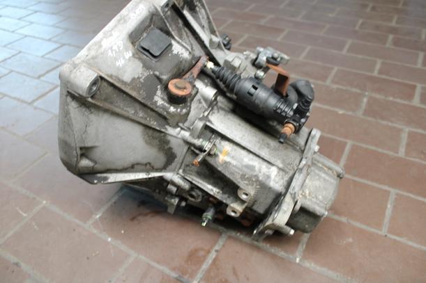 Foto: SCHALTGETRIEBE  5-GANG eines Fiat Strada 1.9 D Lounge