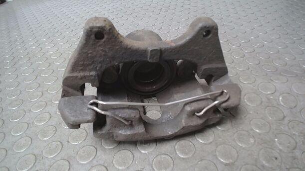 Foto: BREMSSATTEL VORN LINKS eines Fiat Strada 1.9 D Lounge