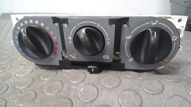 Foto: HEIZUNGSBETÄTIGUNG eines Fiat Strada 1.9 D Lounge
