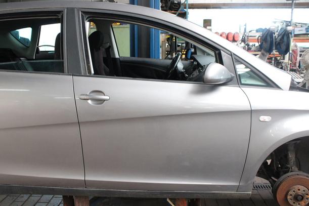 Foto: TÜR VORN RECHTS eines Seat Toledo 2.0 TDI Lounge