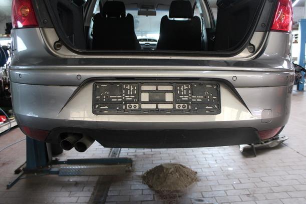 Foto: STOSSFÄNGER/ STOßSTANGE HINTEN eines Seat Toledo 2.0 TDI Lounge