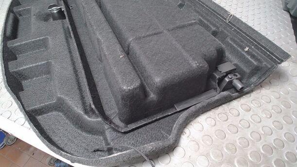 Foto: HUTABLAGE ( MIT ABLAGEKASTEN ) eines Seat Toledo 2.0 TDI Lounge