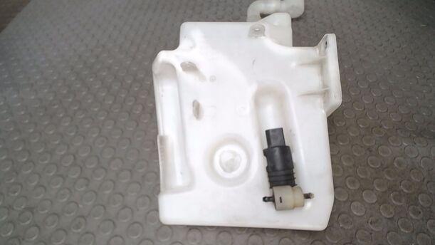 Foto: SCHEIBENWASCHBEHÄLTER eines Seat Toledo 2.0 TDI Lounge
