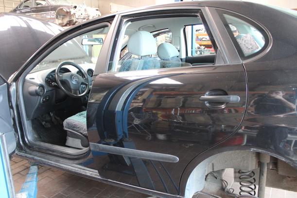Foto: TÜR HINTEN LINKS eines Seat Cordoba 1.4 16V Lounge