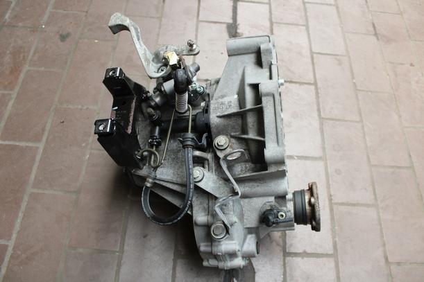 Foto: SCHALTGETRIEBE 5-GANG GET eines Seat Cordoba 1.4 16V Lounge