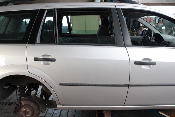 Foto: TÜR HINTEN RECHTS eines Ford Mondeo 1.8 Turnier Lounge