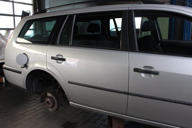 Foto: TÜR HINTEN RECHTS eines Ford Mondeo 1.8 Turnier Lounge