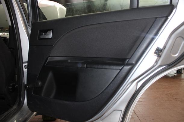 Foto: TÜR HINTEN RECHTS eines Ford Mondeo 1.8 Turnier Lounge