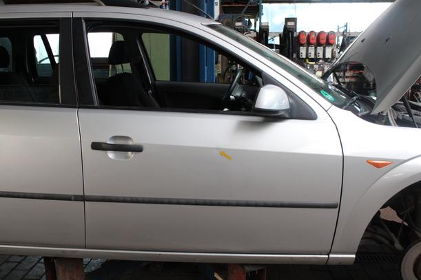 Foto: TÜR VORN RECHTS eines Ford Mondeo 1.8 Turnier Lounge