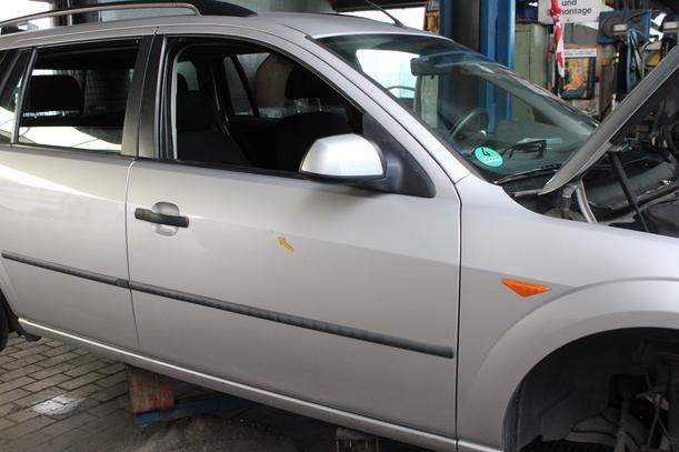 Foto: TÜR VORN RECHTS eines Ford Mondeo 1.8 Turnier Lounge