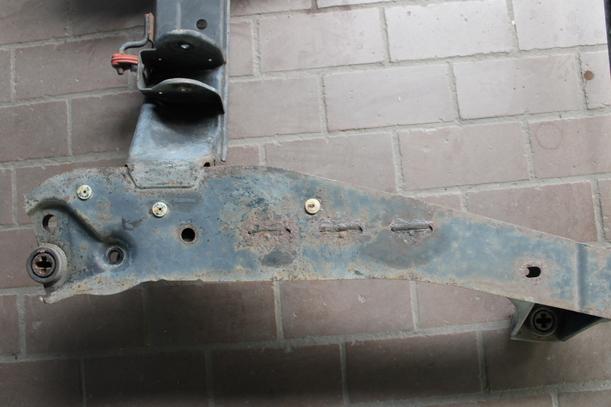Foto: VORDERACHSTRÄGER / ACHSER VORN eines Ford Mondeo 1.8 Turnier Lounge