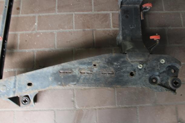 Foto: VORDERACHSTRÄGER / ACHSER VORN eines Ford Mondeo 1.8 Turnier Lounge