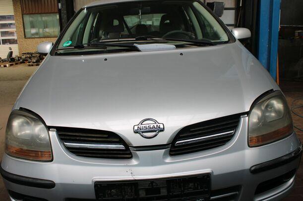 Foto: MOTORHAUBE eines Nissan Almera Tino Lounge