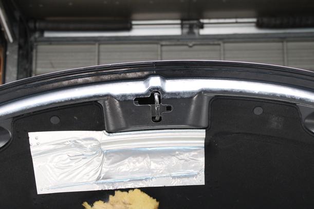 Foto: MOTORHAUBE eines Peugeot 207 CC 120 VTi Lounge