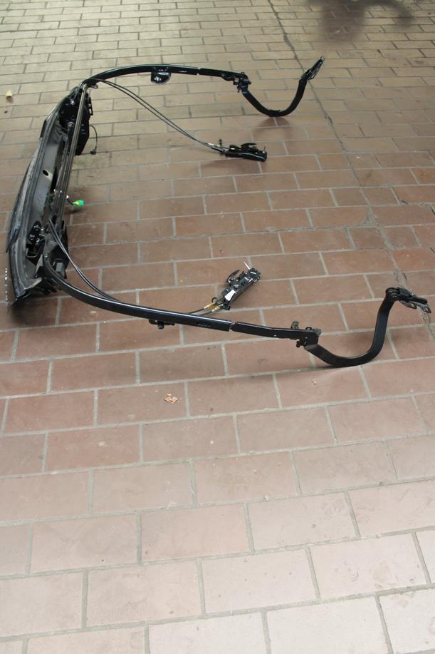 Foto: HECKKLAPPE UNTEN/ GELENKMECH. KOFFERRAUM ( CABRIO / CC ) eines Peugeot 207 CC 120 VTi Lounge
