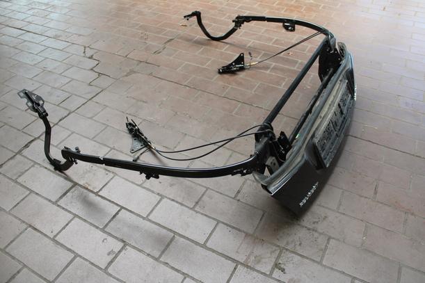 Foto: HECKKLAPPE UNTEN/ GELENKMECH. KOFFERRAUM ( CABRIO / CC ) eines Peugeot 207 CC 120 VTi Lounge