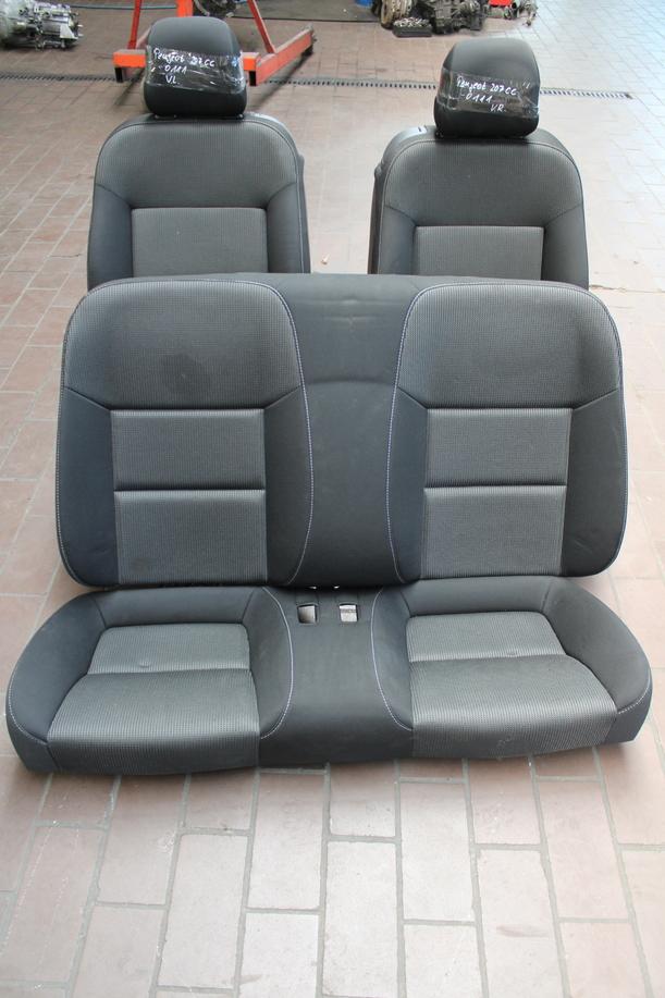Foto: SITZE/ INNENAUSSTATTUNG ( CABRIO / CC ) eines Peugeot 207 CC 120 VTi Lounge