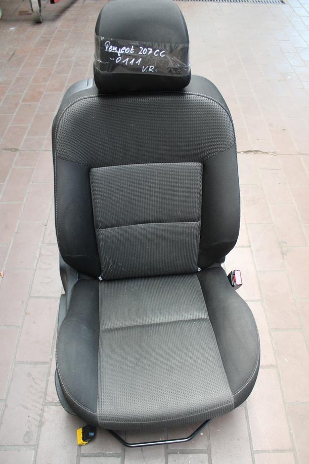 Foto: SITZE/ INNENAUSSTATTUNG ( CABRIO / CC ) eines Peugeot 207 CC 120 VTi Lounge